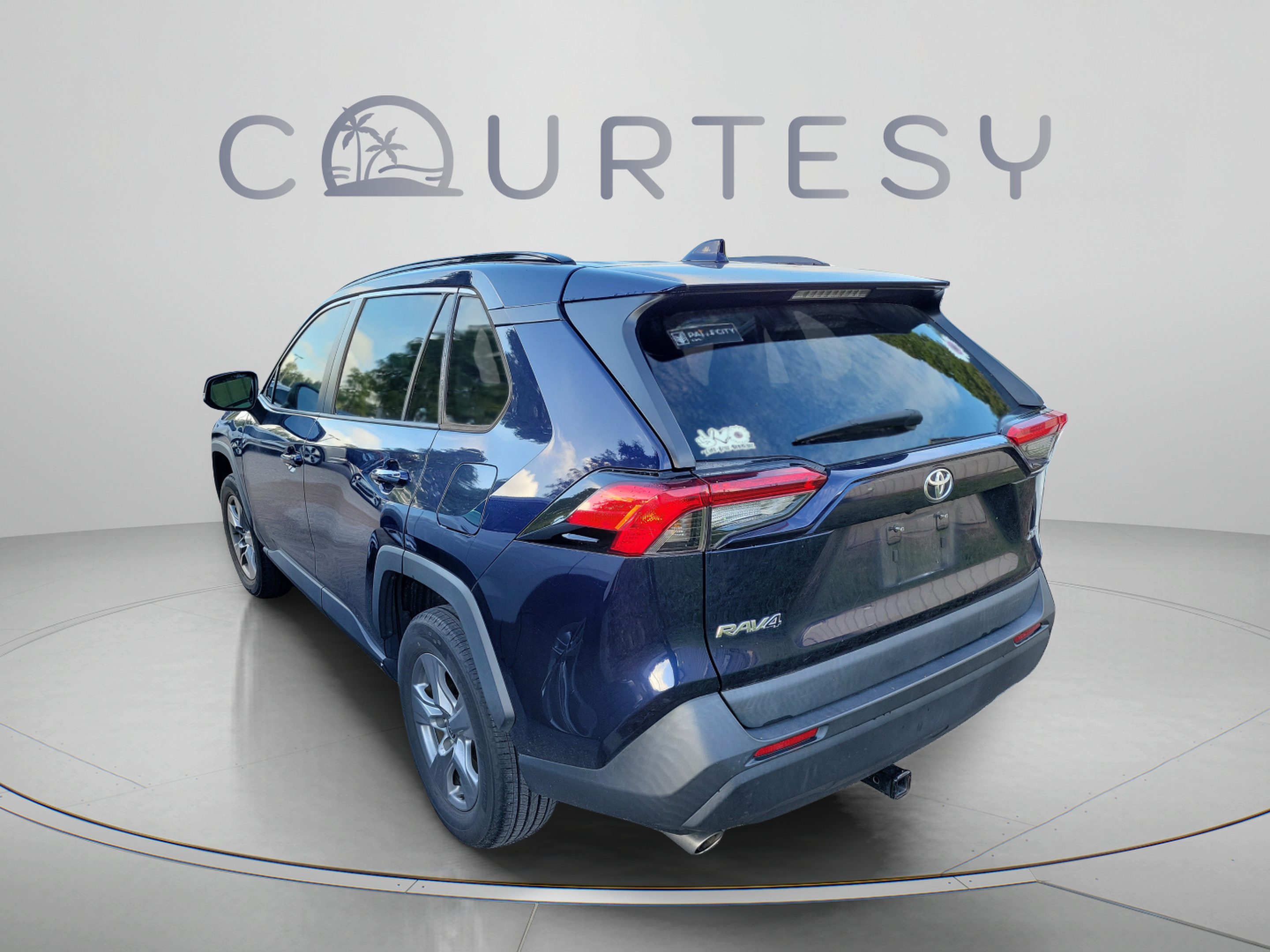 Used 2022 Toyota RAV4 XLE FWD image 5