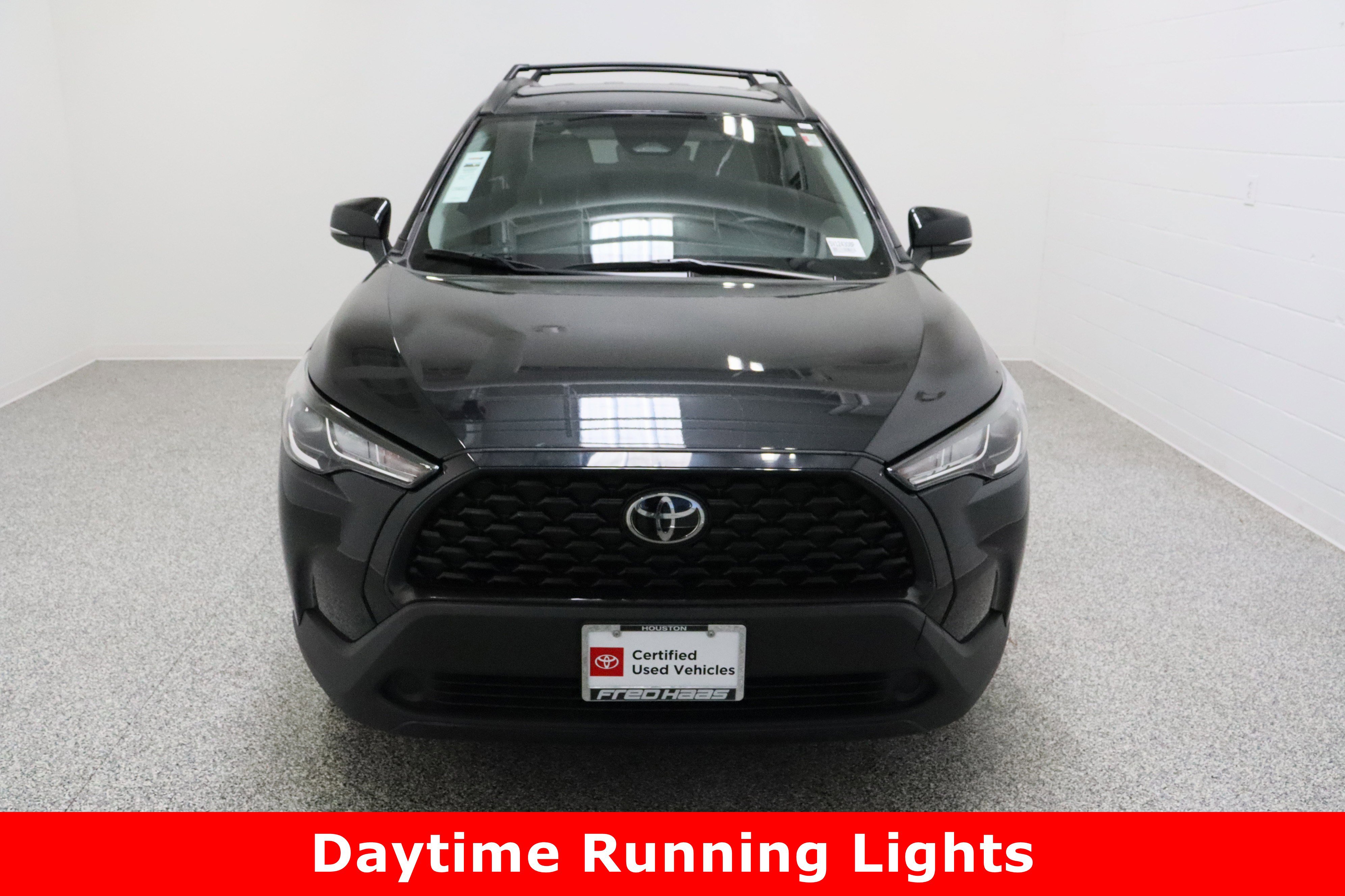 Certified 2025 Toyota Corolla Cross LE image 3