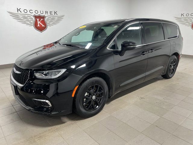 Used 2025 Chrysler Pacifica Select FWD image 3