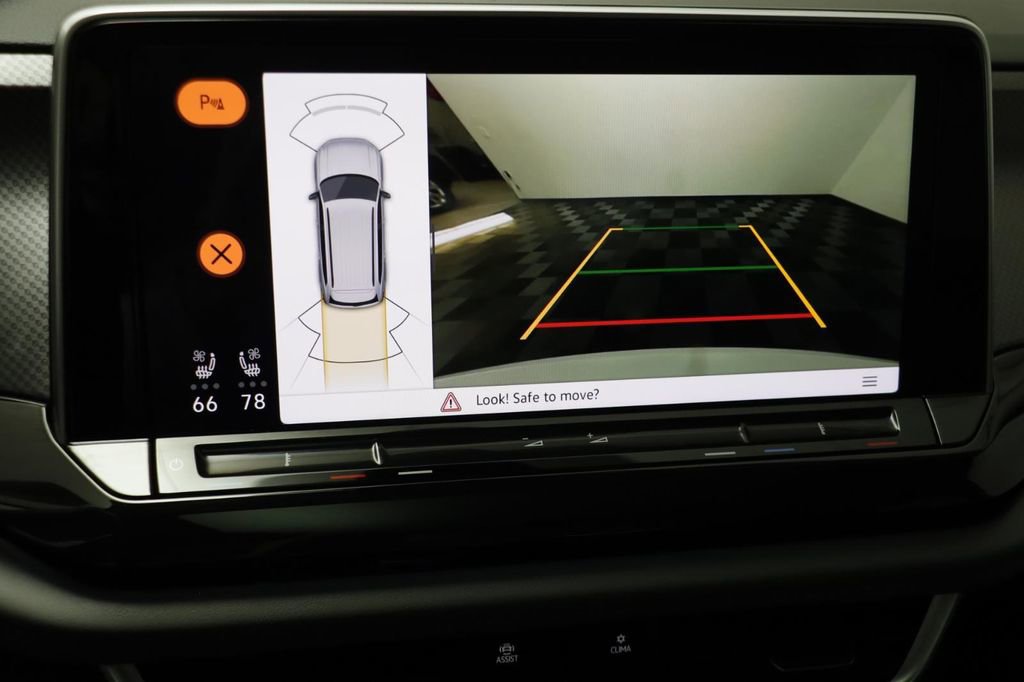 Used 2025 Volkswagen Atlas Peak Edition SE AWD/4WD image 9