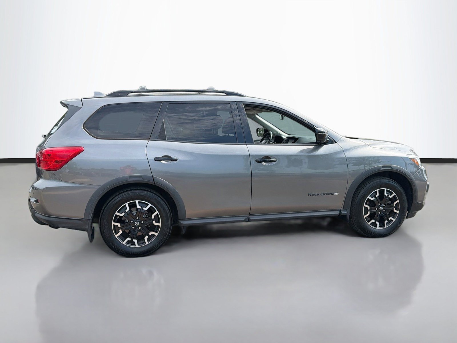 Used 2019 Nissan Pathfinder SL FWD image 10