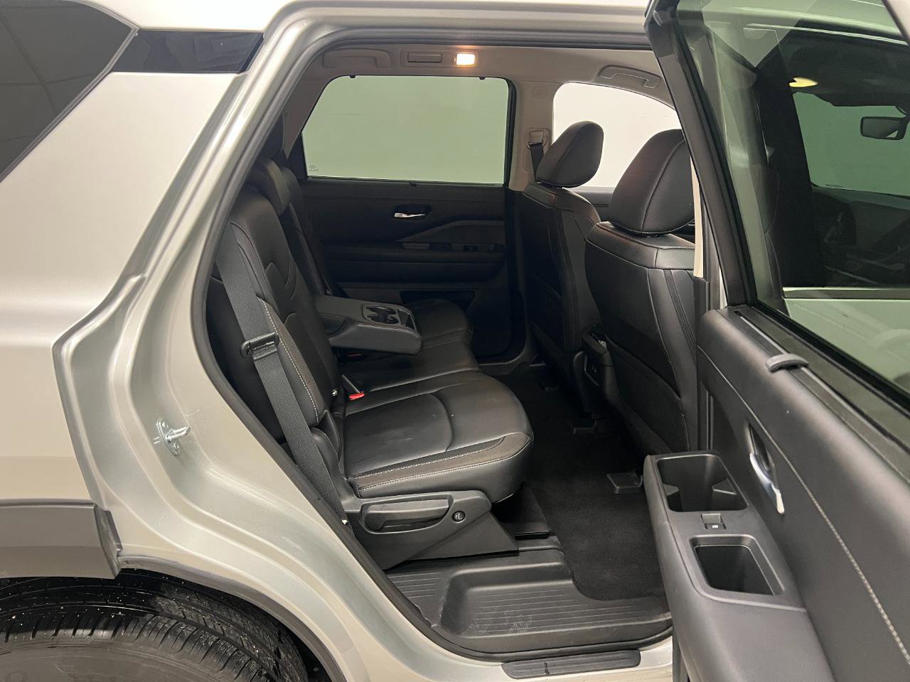 Used 2025 Nissan Pathfinder SL image 31