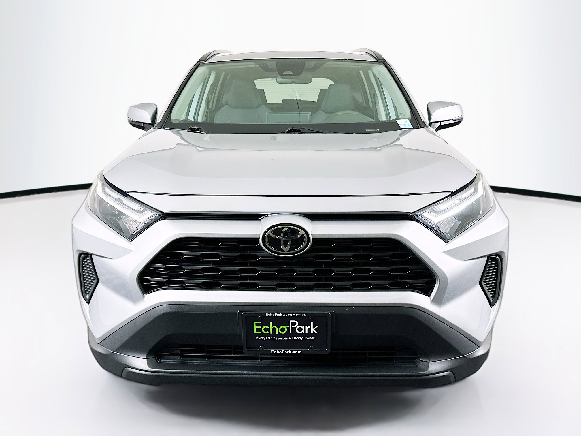 Used 2025 Toyota RAV4 XLE FWD image 2