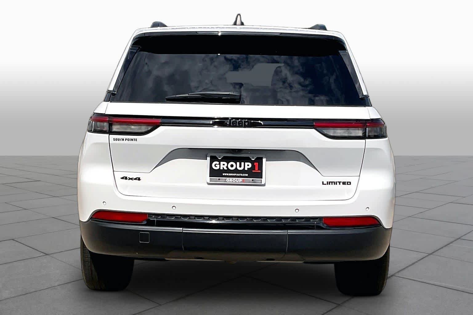 Used 2023 Jeep Grand Cherokee Limited w/ Black Appearance Package AWD/4WD image 5