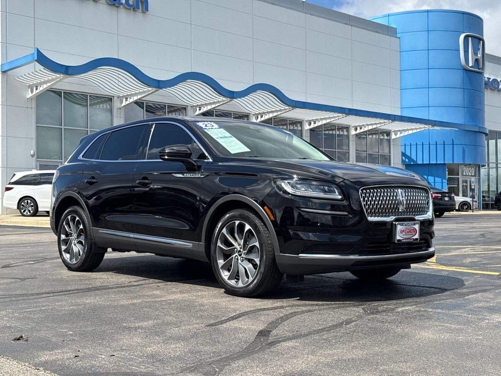 Used 2023 Lincoln Nautilus Reserve w/ Luxury Package image 3
