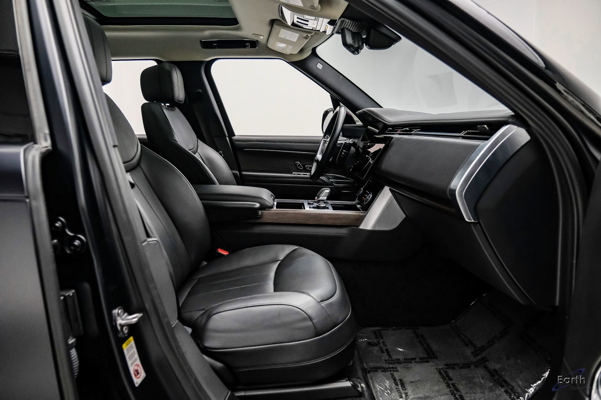 Used 2023 Land Rover Range Rover SE image 46