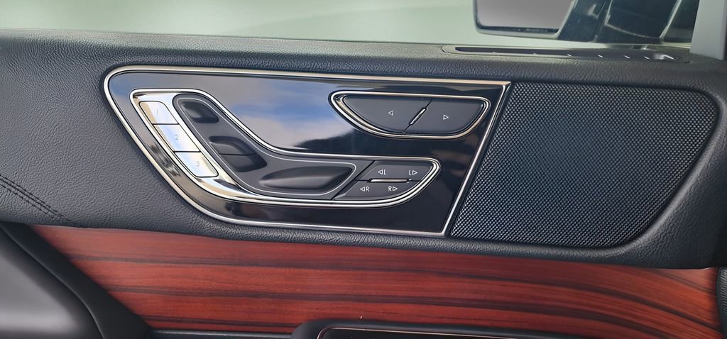 Used 2023 Lincoln Navigator Reserve image 12