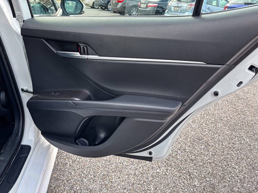 Used 2022 Toyota Camry SE image 39