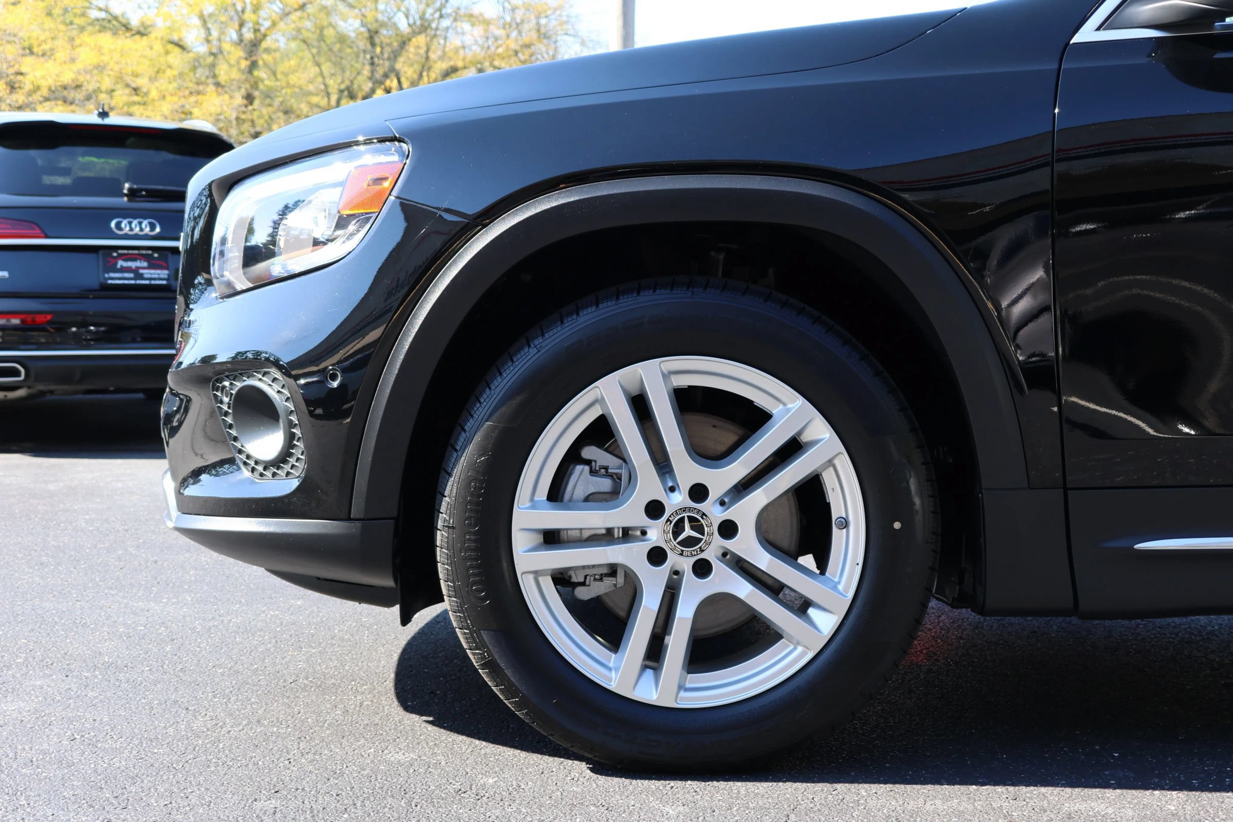 Used 2023 Mercedes-Benz GLB 250 4MATIC w/ Premium Package image 10