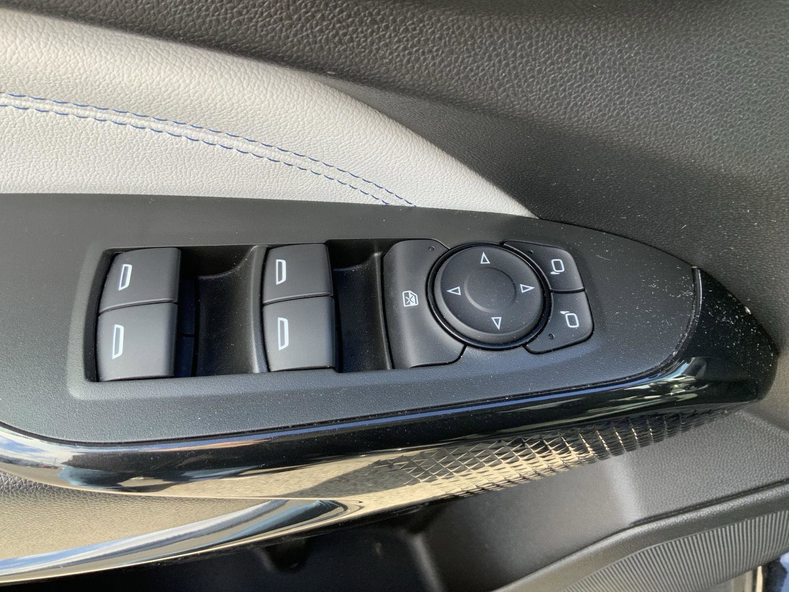 Used 2025 Chevrolet Trax LT FWD image 20