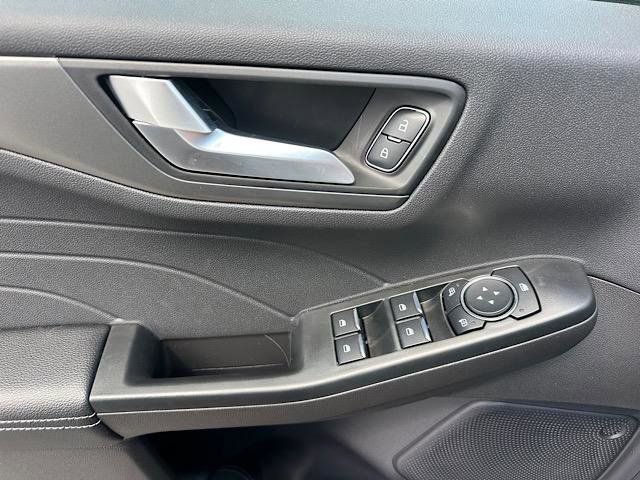 New 2024 Ford Escape SE image 13