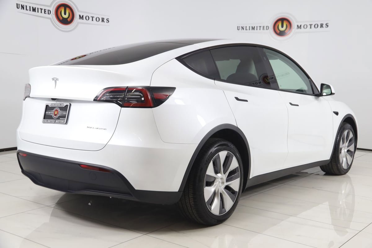 Used 2024 Tesla Model Y Long Range AWD/4WD image 3