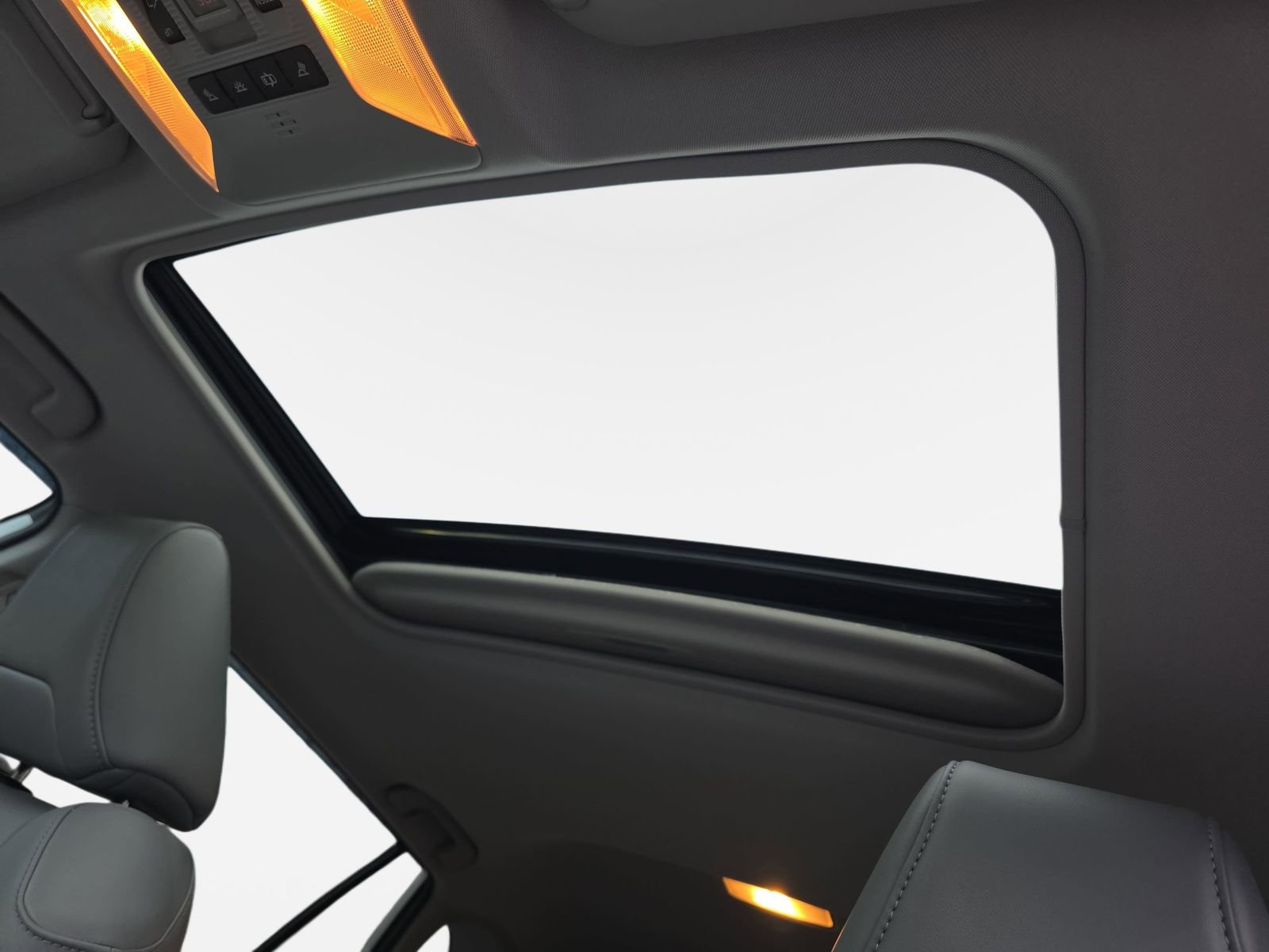 Used 2019 Toyota RAV4 XLE Premium image 29