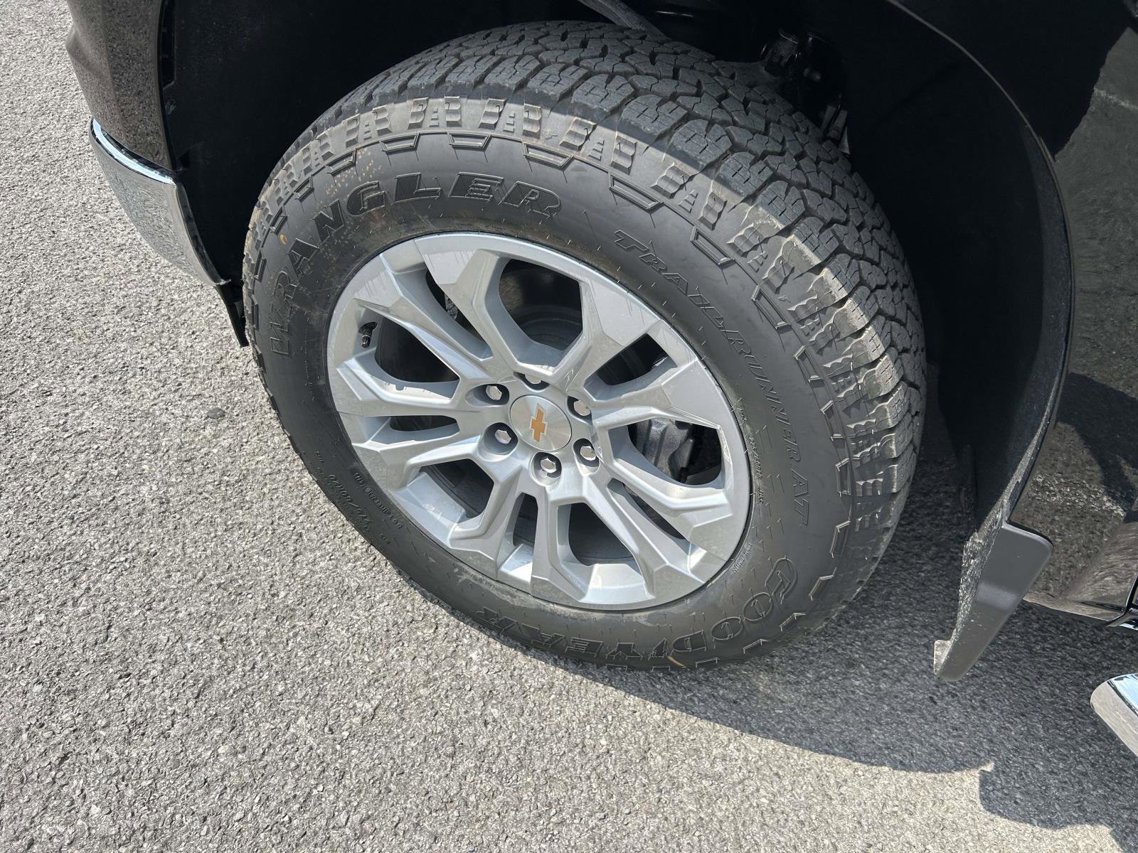 New 2026 Chevrolet Silverado 1500 LTZ w/ LTZ Premium Package image 9