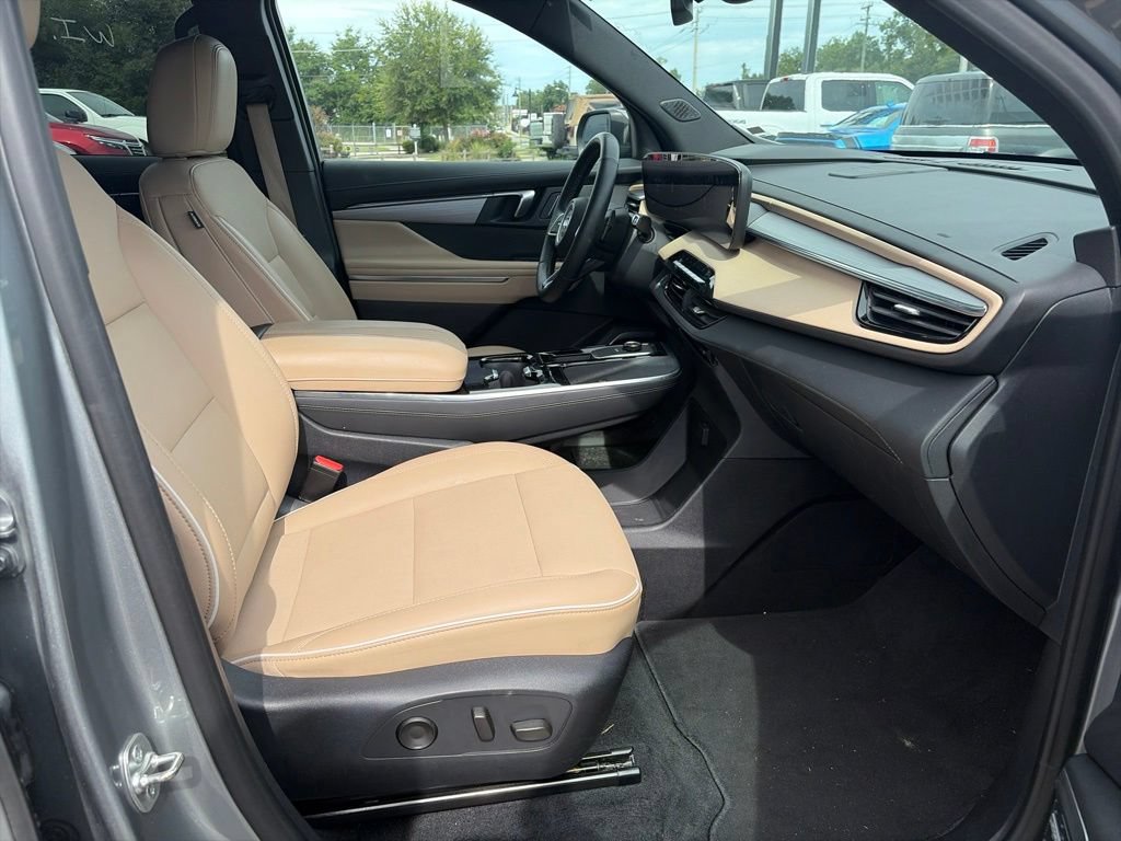 Used 2025 Buick Enclave Preferred FWD image 9