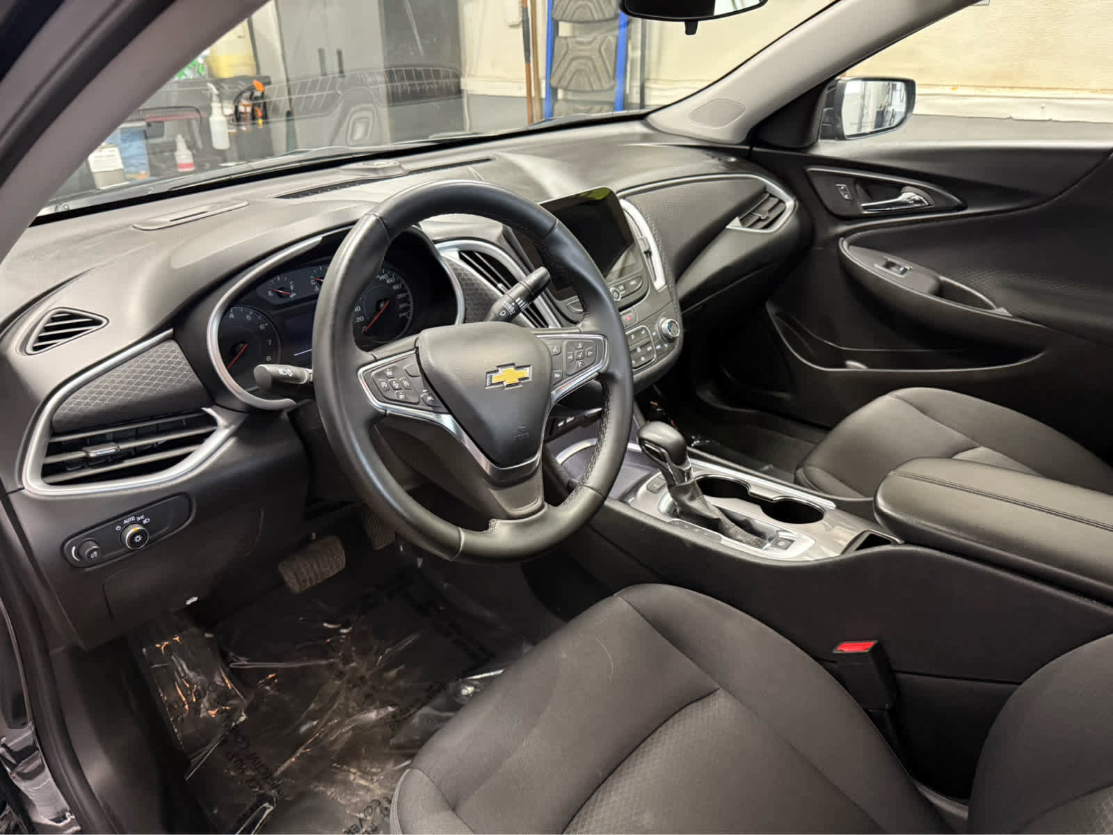 Used 2024 Chevrolet Malibu LT w/ Midnight Edition FWD image 9