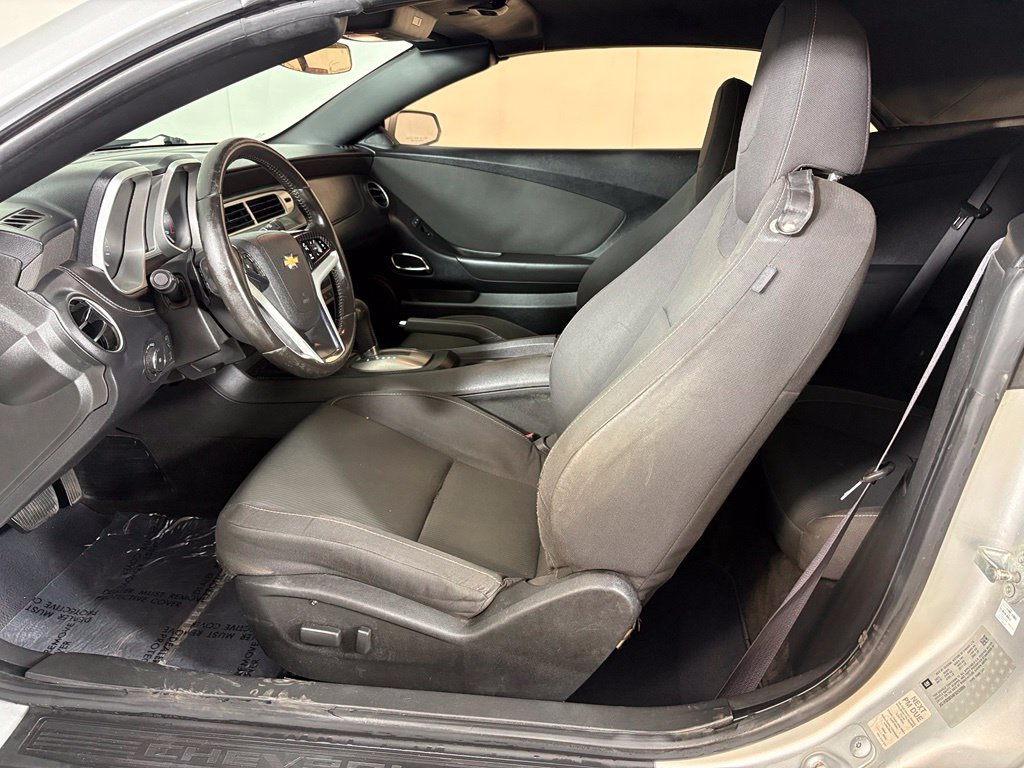 Used 2015 Chevrolet Camaro LT RWD image 15