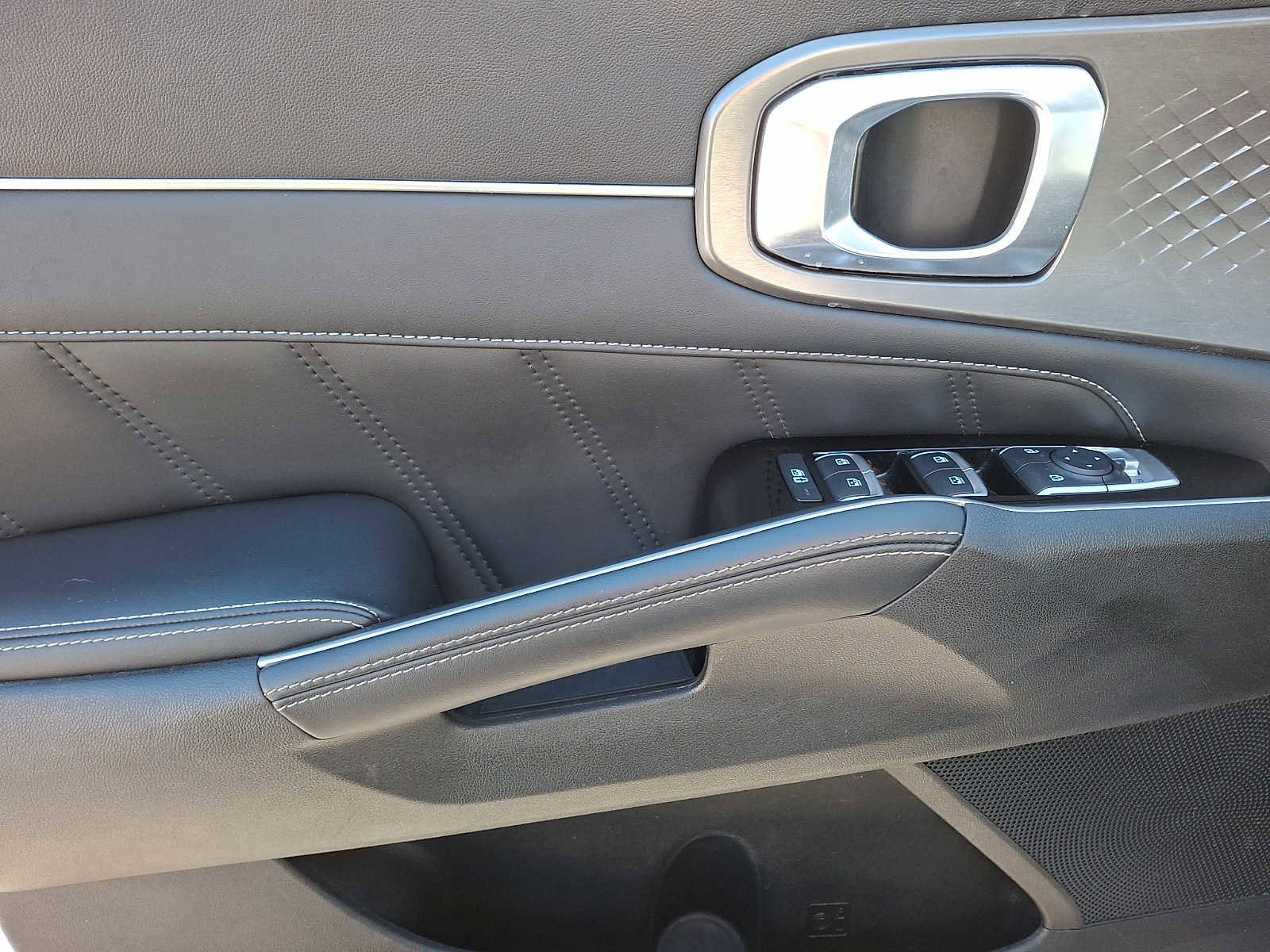 Used 2021 Kia Sorento SX image 8