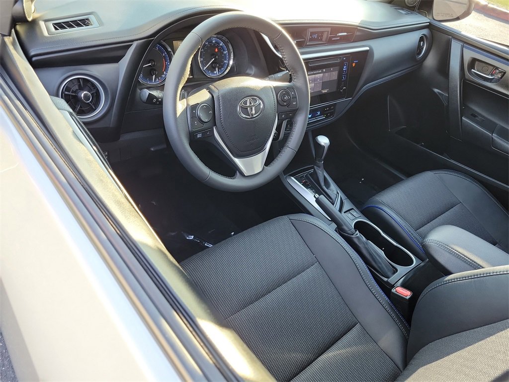 Used 2018 Toyota Corolla SE image 3