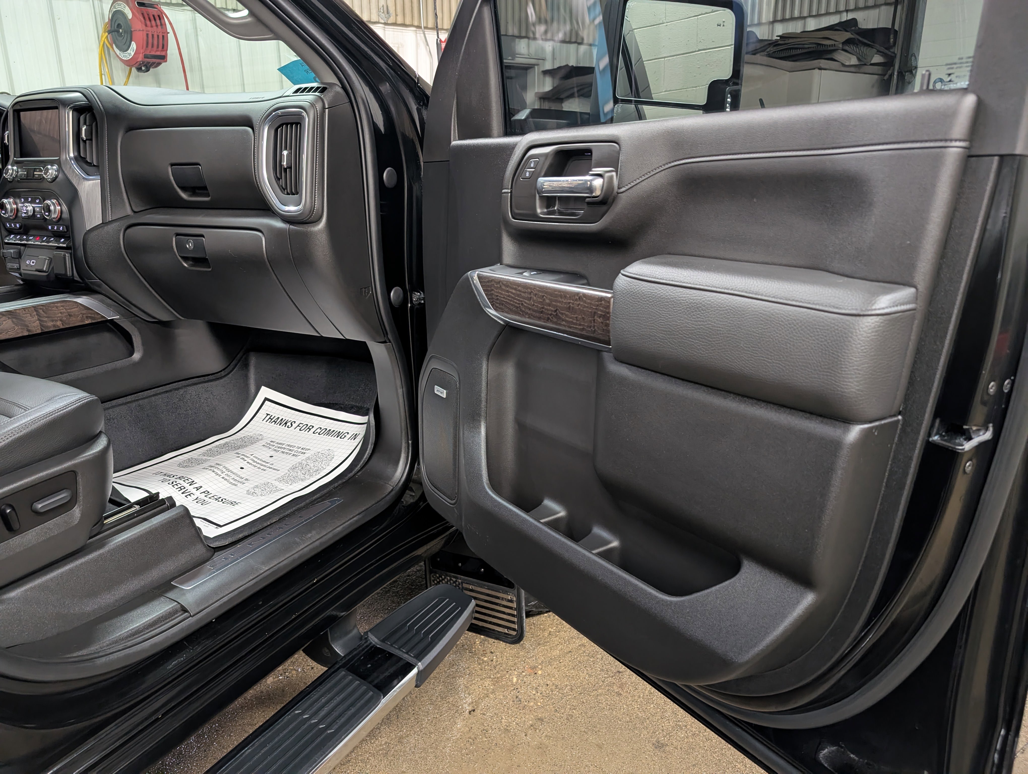 Used 2022 GMC Sierra 3500 Denali image 5