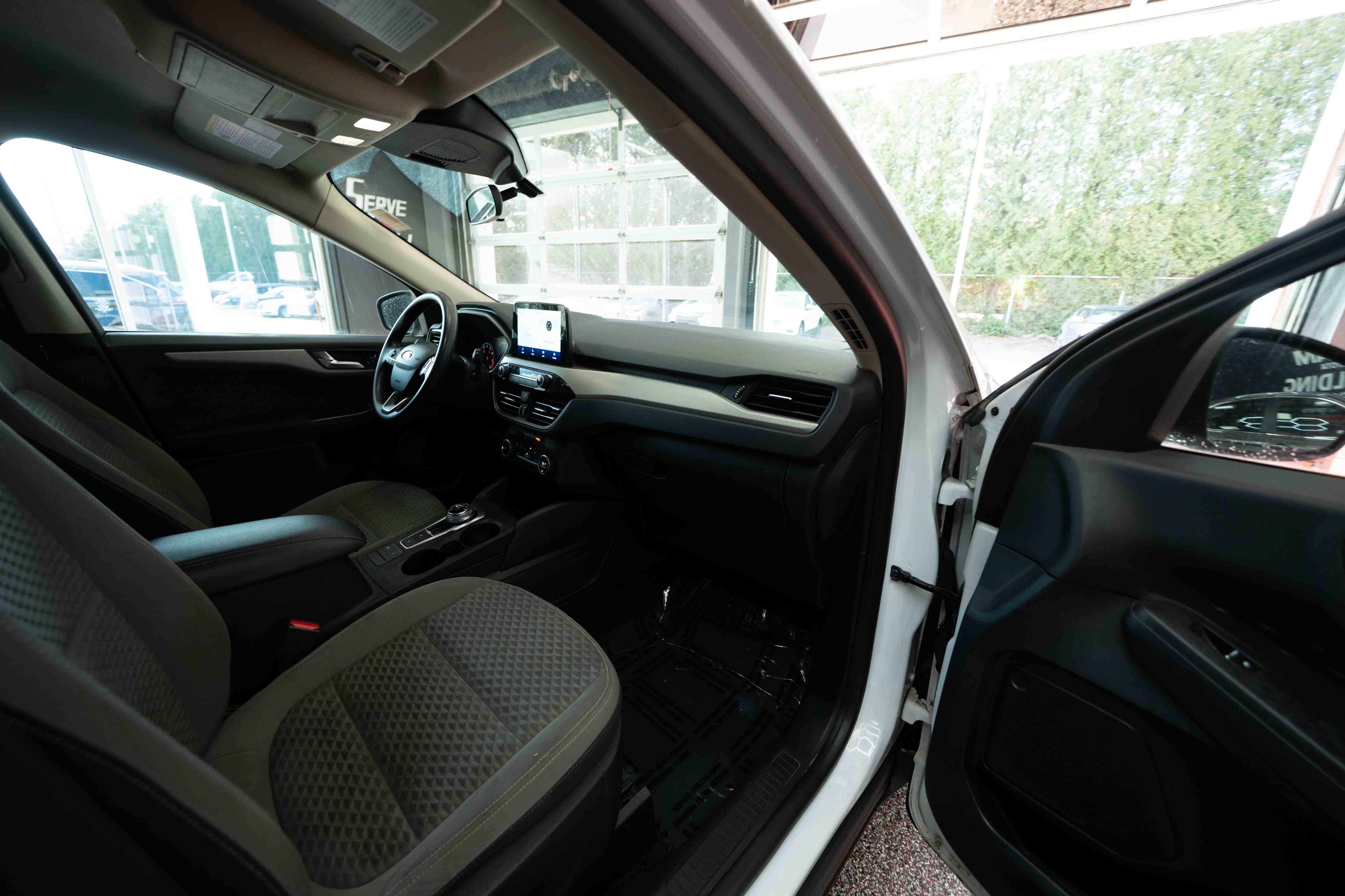 Used 2020 Ford Escape SE image 27