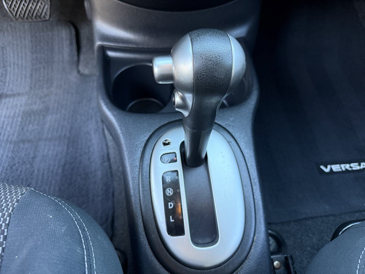 Used 2016 Nissan Versa SV FWD image 35