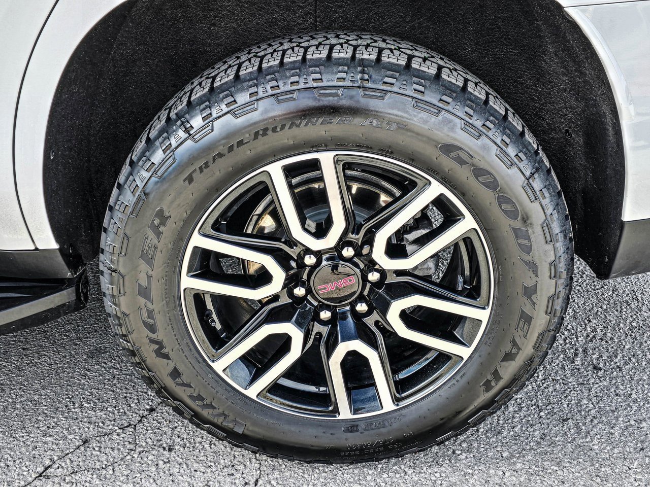 Used 2022 GMC Yukon AT4 w/ Max Trailering Package image 9