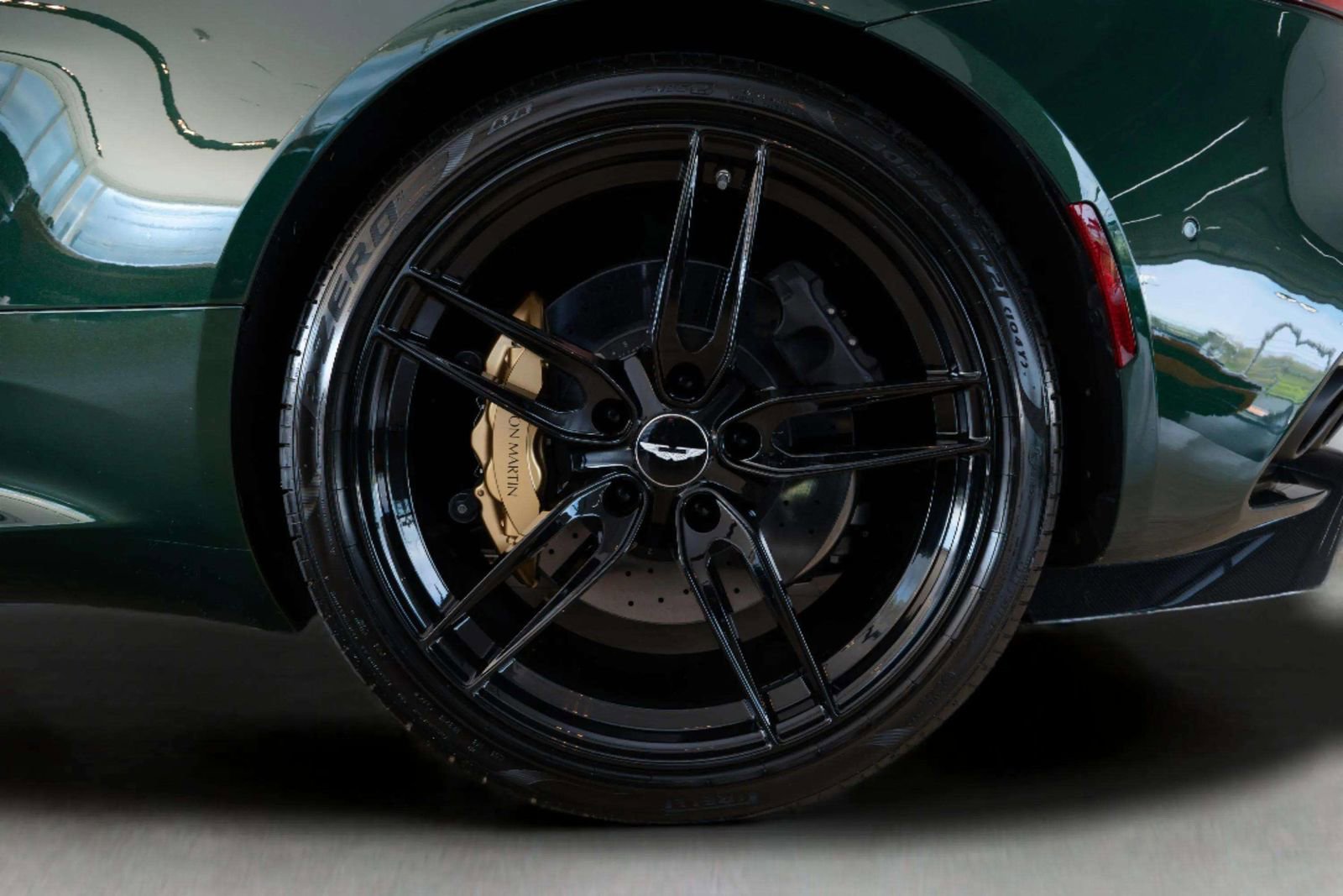 Used 2021 Aston Martin DBS Superleggera Volante image 17