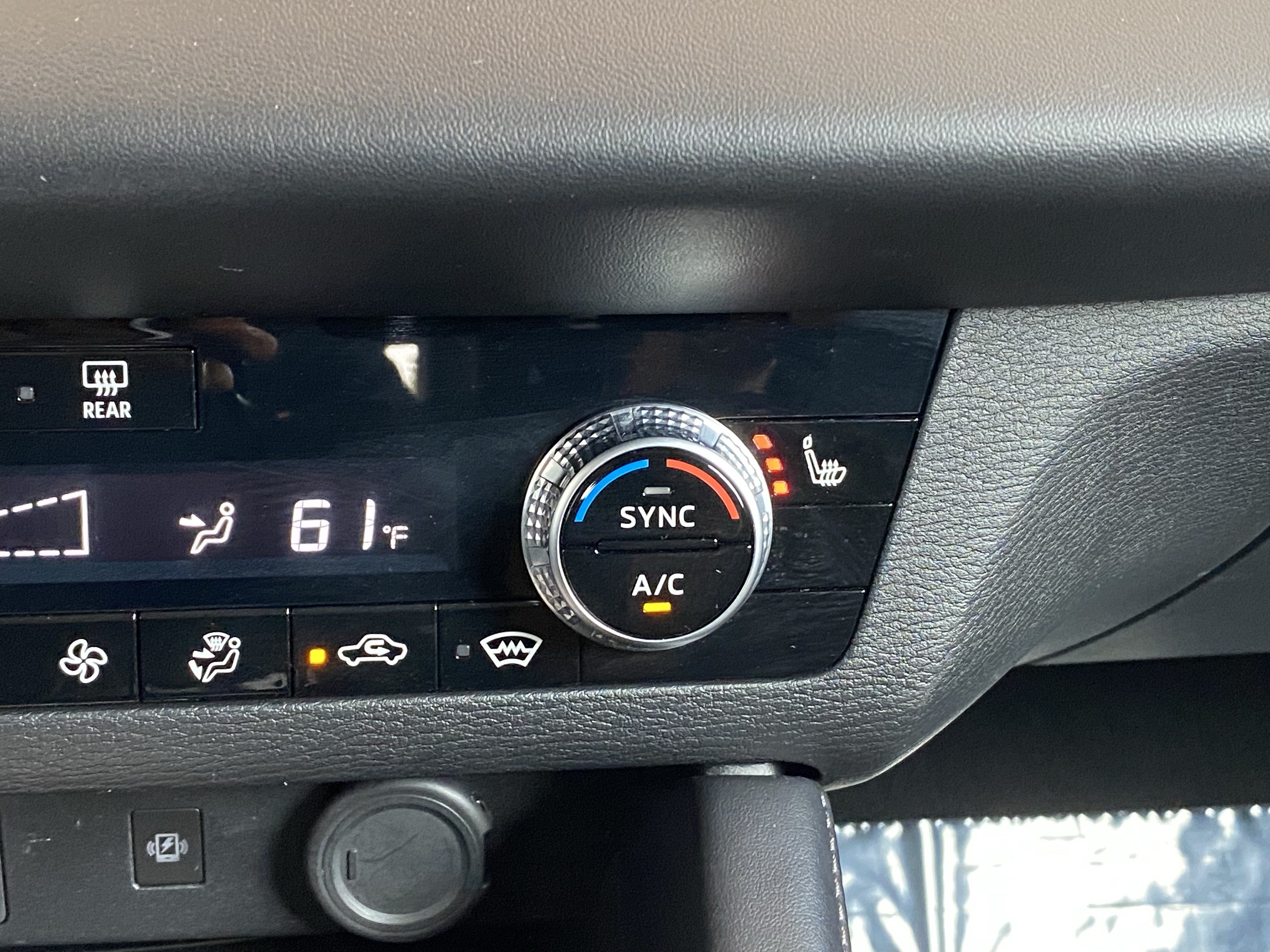 Used 2024 Mitsubishi Outlander SEL AWD/4WD image 36