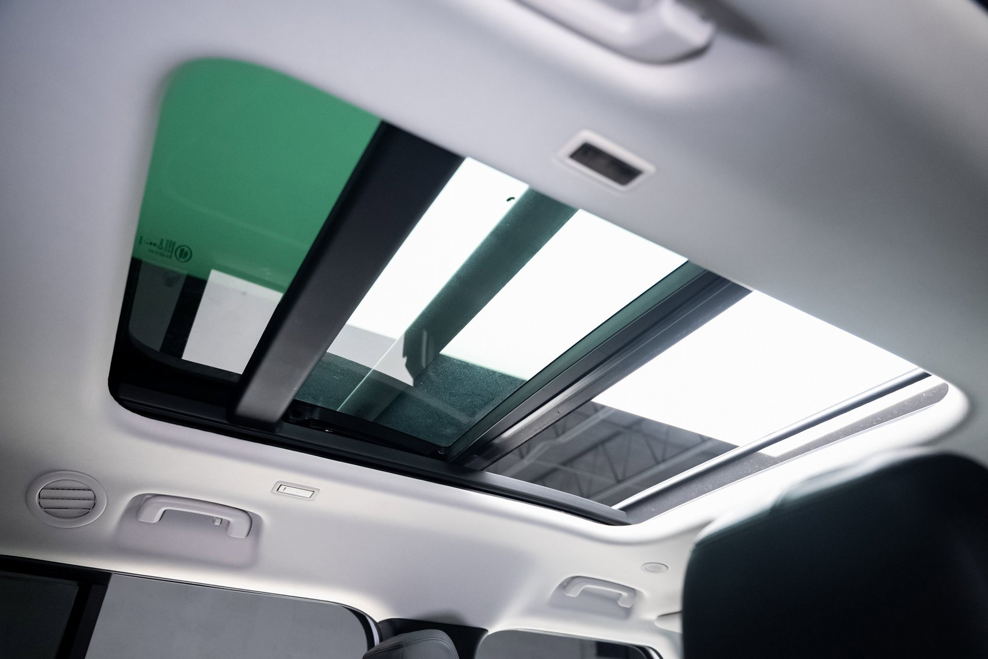 Used 2023 Land Rover Defender 130 SE image 75