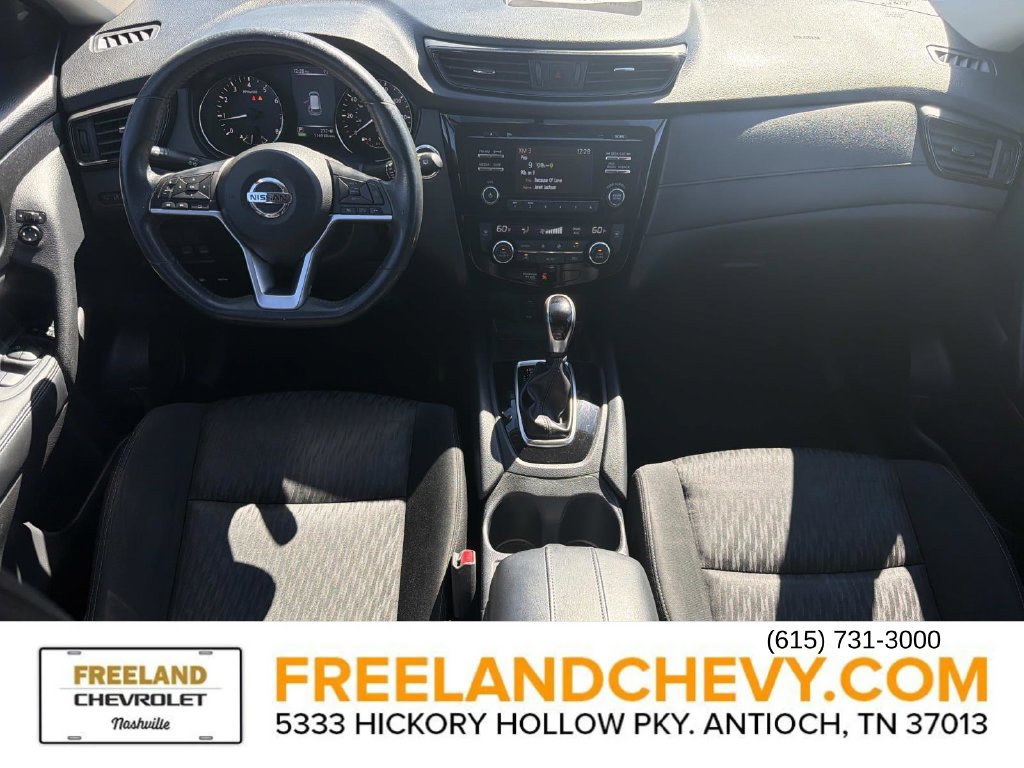 Used 2017 Nissan Rogue SV FWD image 17