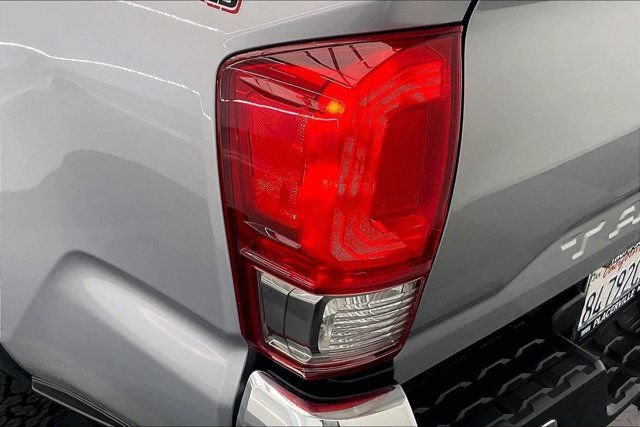 Used 2017 Toyota Tacoma TRD Off-Road AWD/4WD image 30