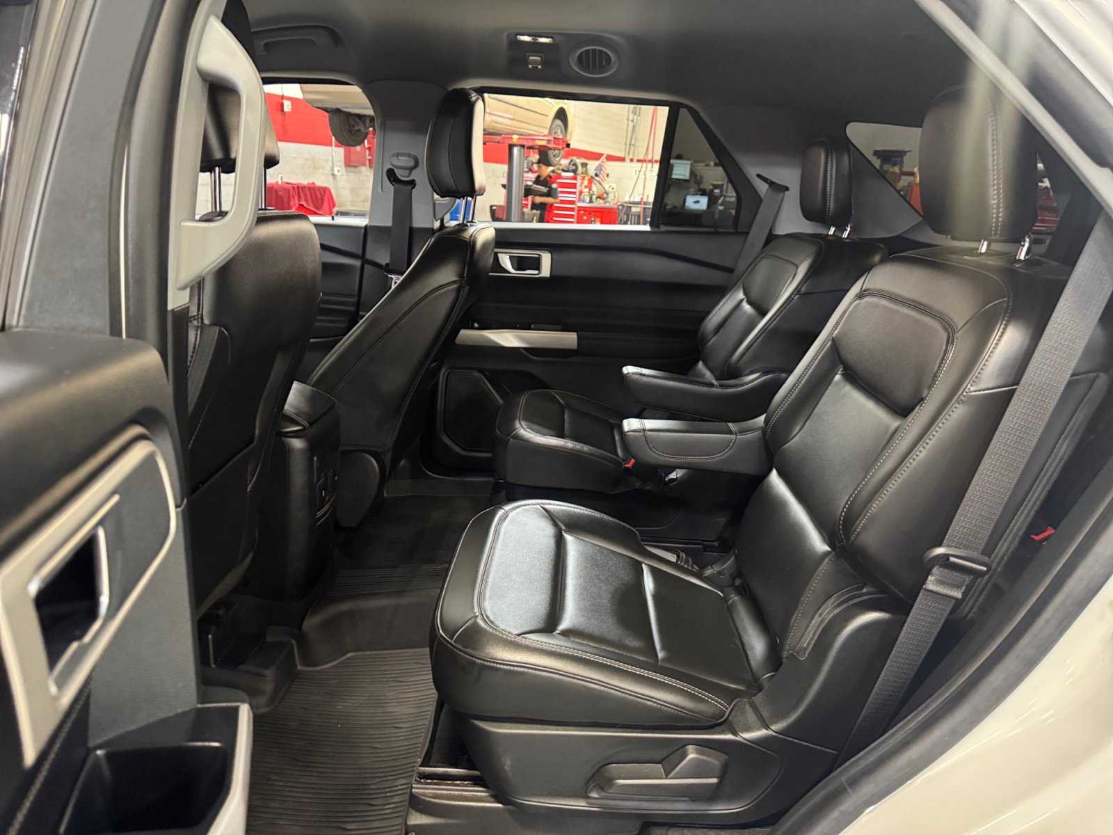Used 2023 Ford Explorer XLT w/ Equipment Group 202A RWD image 17
