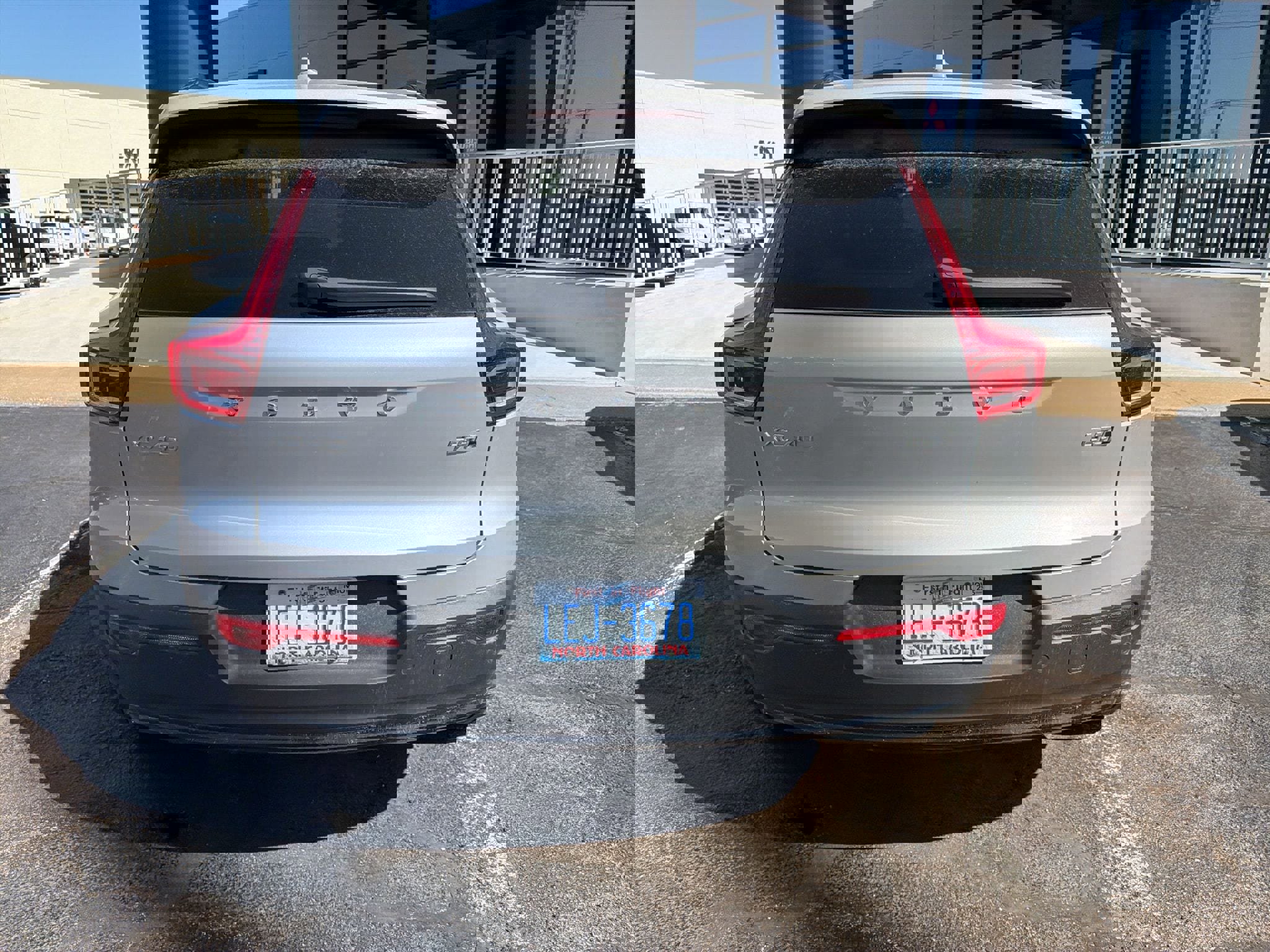 Used 2025 Volvo XC40 B5 Plus image 9