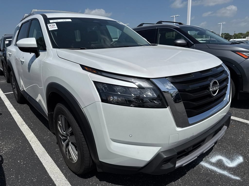 Certified 2025 Nissan Pathfinder SL w/ Cargo Package AWD/4WD image 3