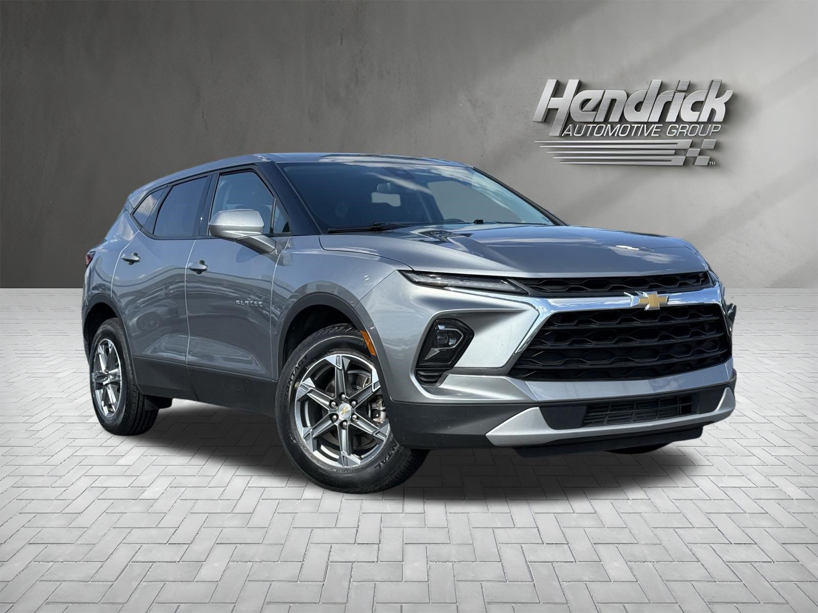 Used 2025 Chevrolet Blazer LT FWD image 2