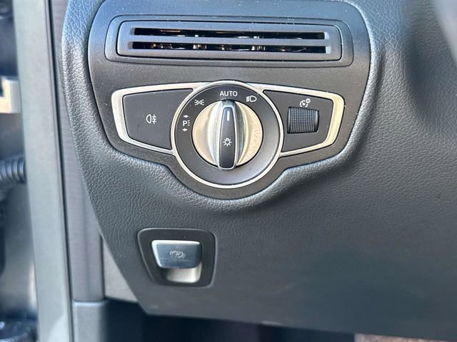 Used 2021 Mercedes-Benz GLC 300 image 28