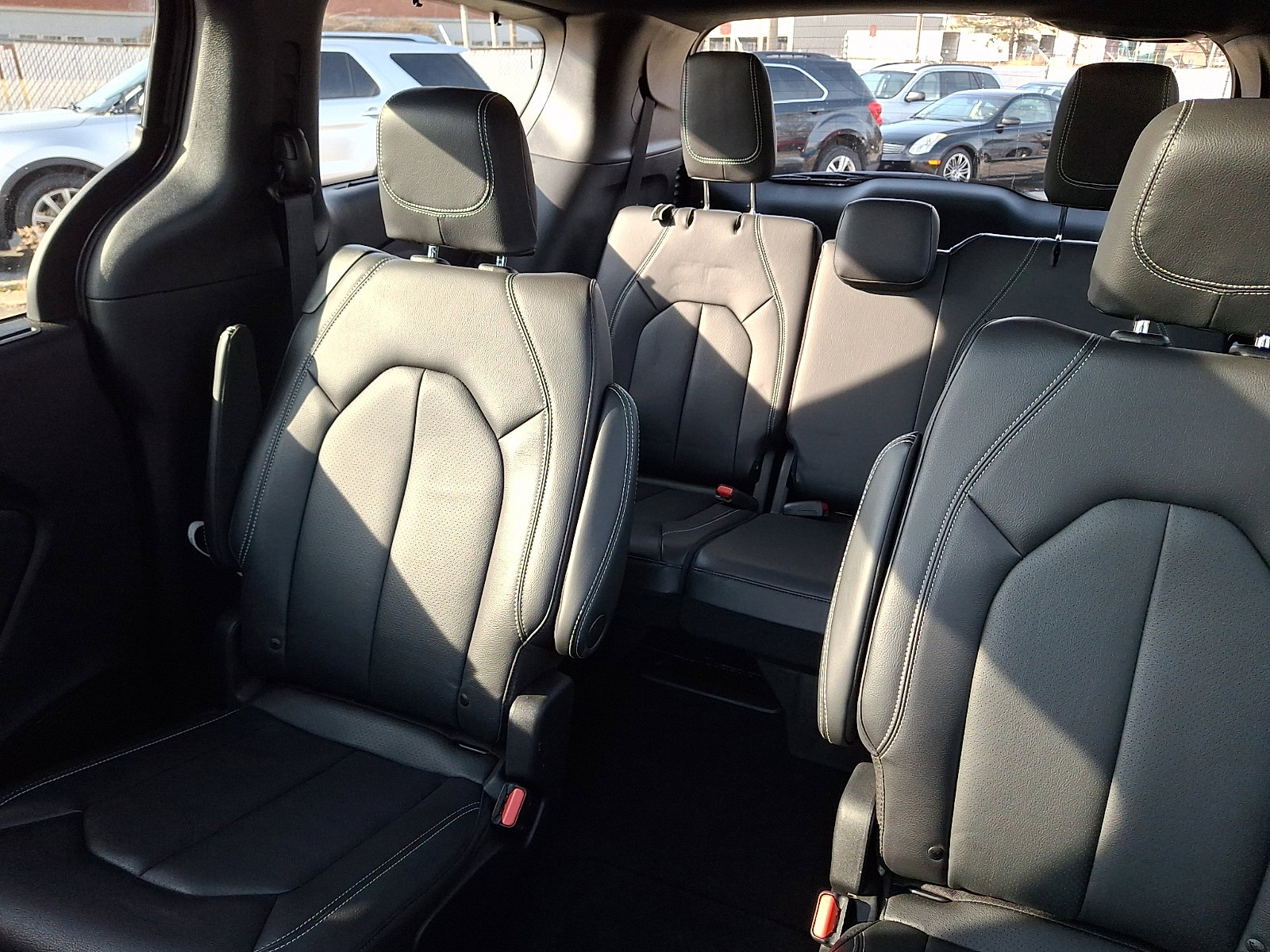 Used 2022 Chrysler Pacifica Touring-L w/ S Appearance Package image 18