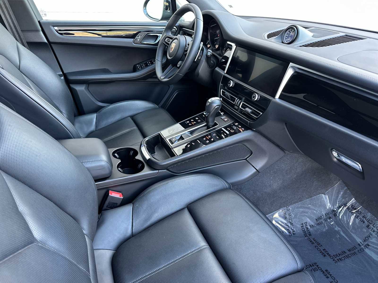 Certified 2025 Porsche Macan image 17