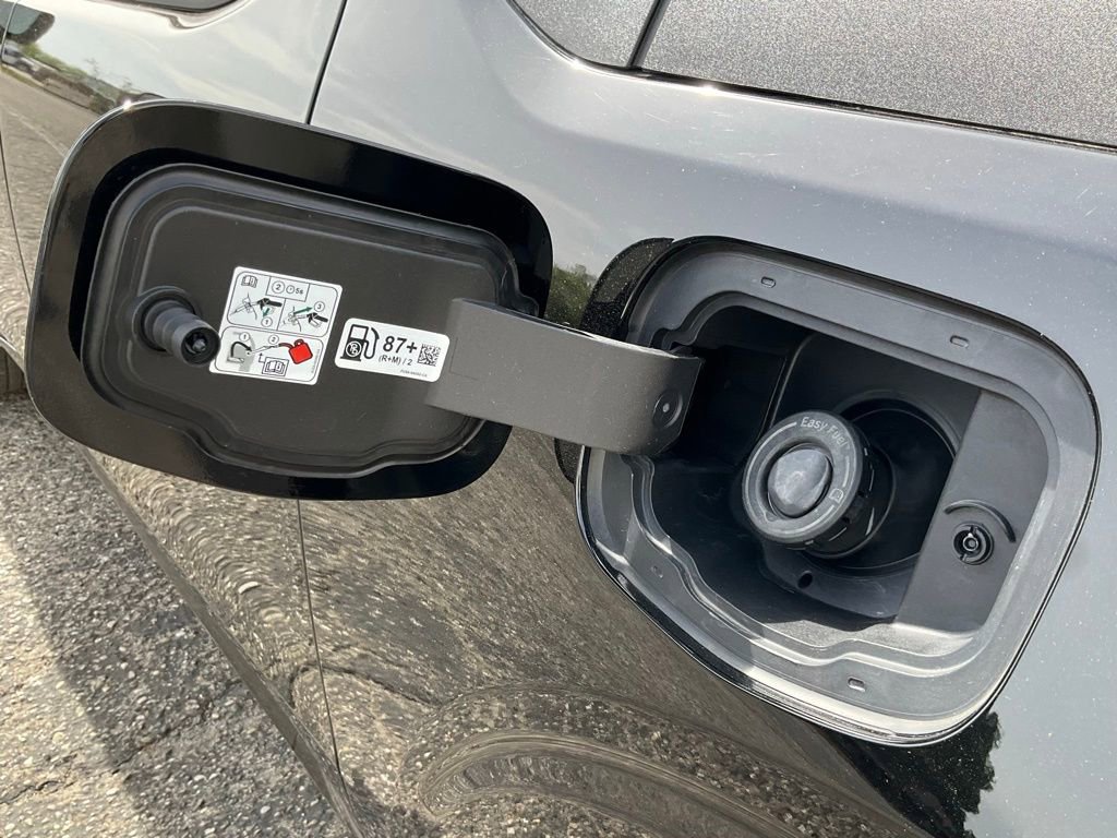 Used 2025 Ford Maverick Lobo image 14