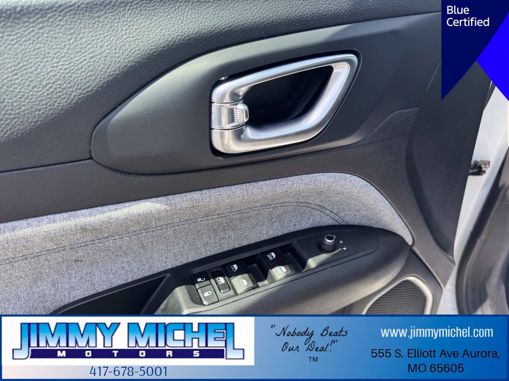 Used 2024 Jeep Compass Latitude AWD/4WD image 3