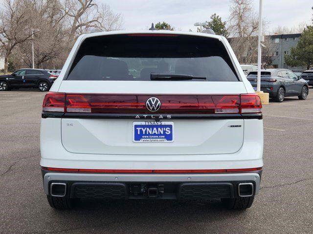 New 2025 Volkswagen Atlas Peak Edition SE image 4