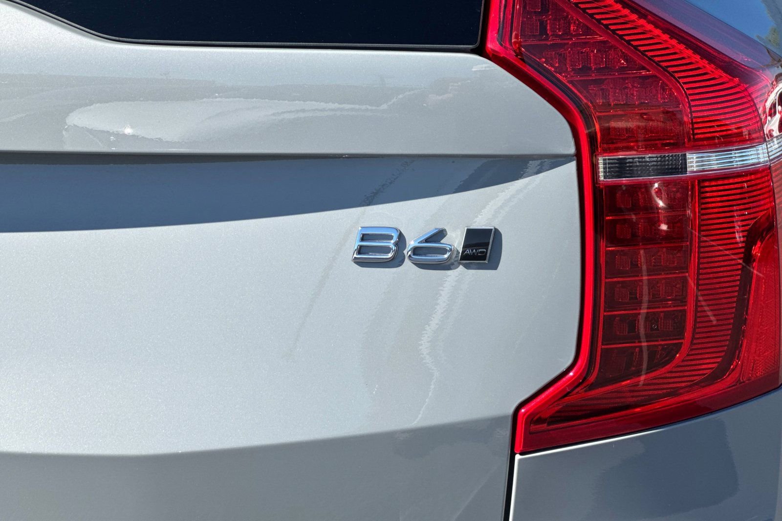 Used 2025 Volvo XC90 B6 Plus image 12