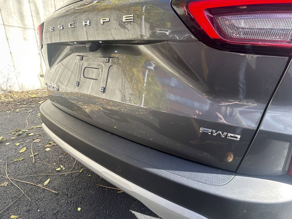 Used 2023 Ford Escape Platinum image 8