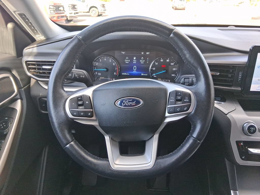 Used 2023 Ford Explorer XLT w/ Equipment Group 202A RWD image 14