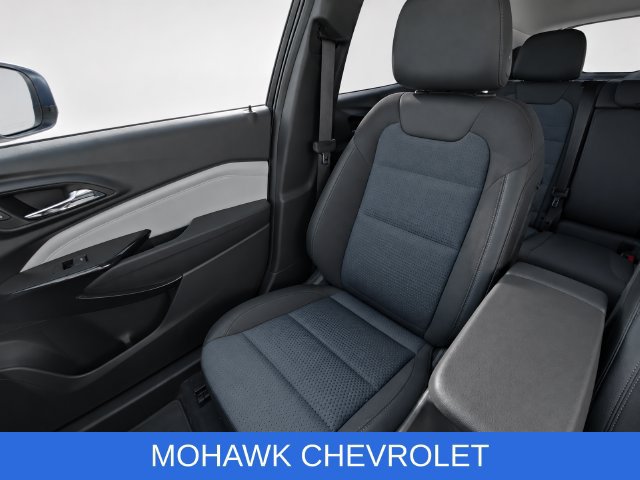 Used 2024 Chevrolet Trax LT w/ Driver Confidence Package FWD image 17