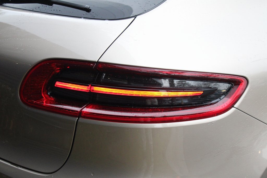 Used 2018 Porsche Macan image 13