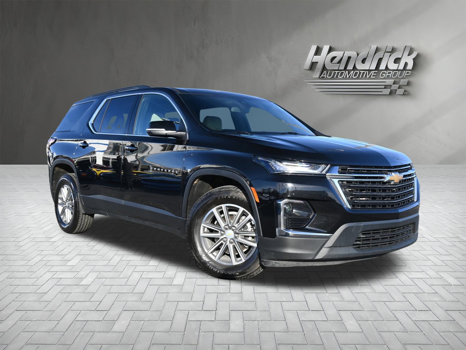 Used 2022 Chevrolet Traverse LT image 2