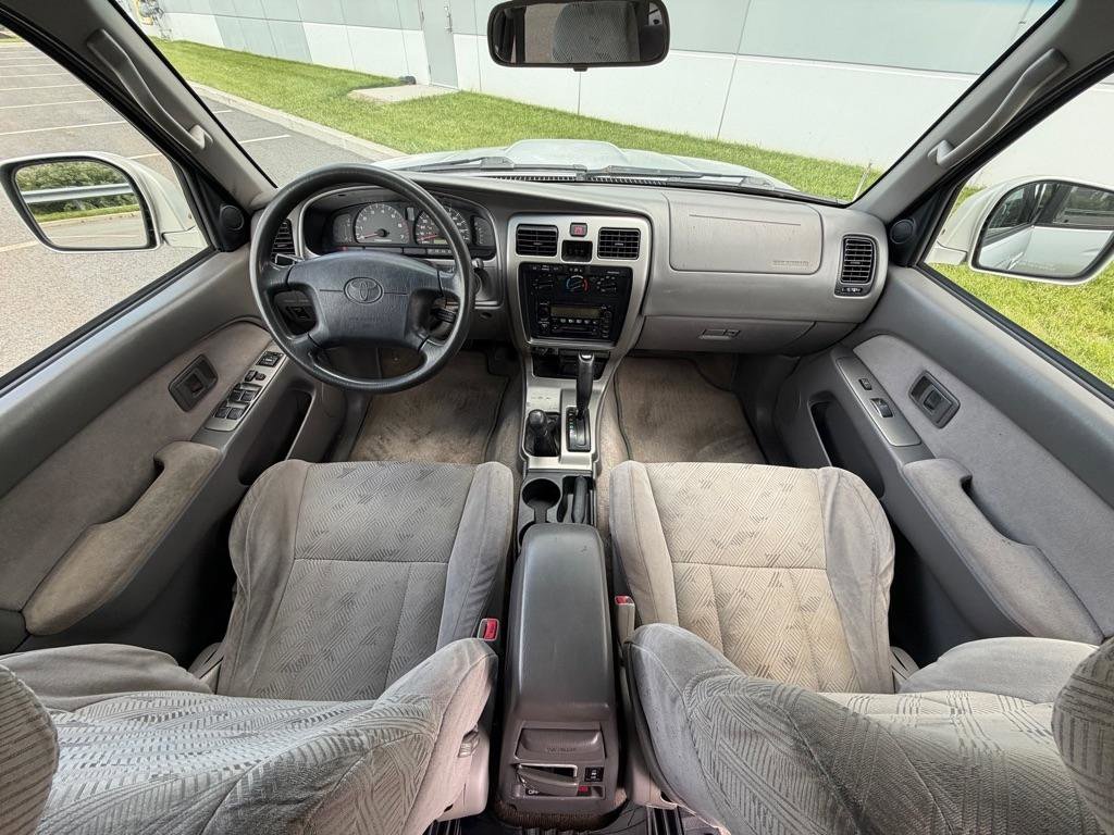 Used 2001 Toyota 4Runner SR5 AWD/4WD image 17