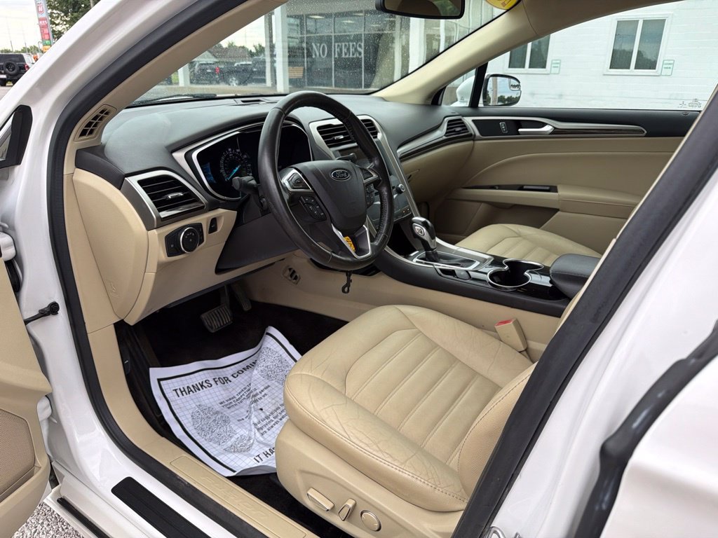 Used 2015 Ford Fusion SE w/ Equipment Group 202A FWD image 12